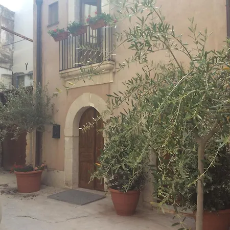 בית הארחה Resalibera סירקוזה